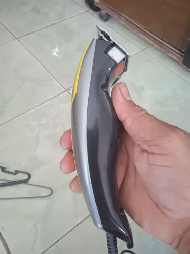 Máquina de cortar cabelo cadence 