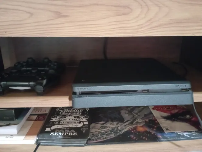 Playstation 4 de 1TB + 2 Controles
