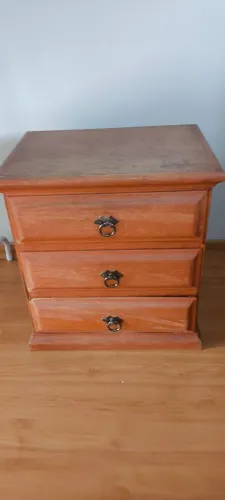 Mesa de Cabeceira em madeira