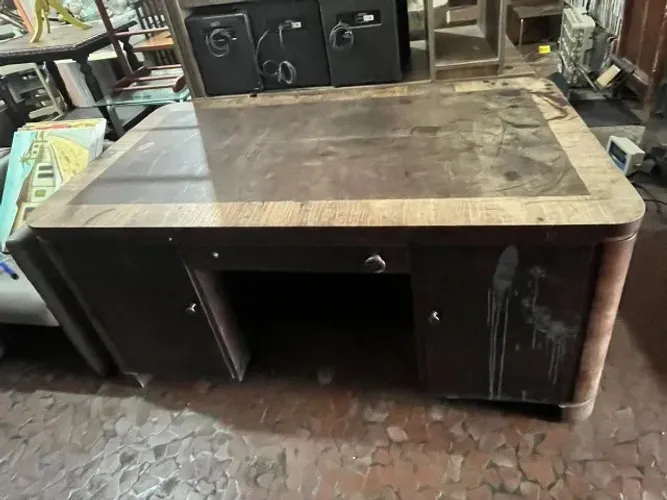 Mesa de escritório em madeira - Estilo executivo