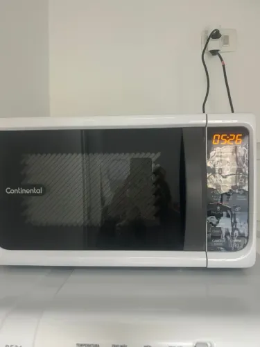 Micro-ondas Continental MC21B branco 21L