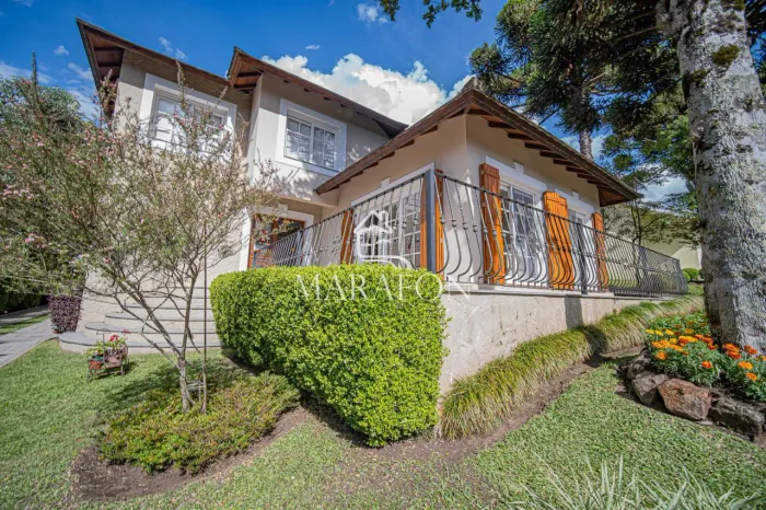 CASA À VENDA EM GRAMADO NO CONDOMÍNIO SAINT MORITZ!