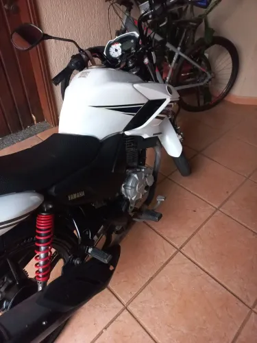 Moto em estado zero, toda revisada e equipamentos novos