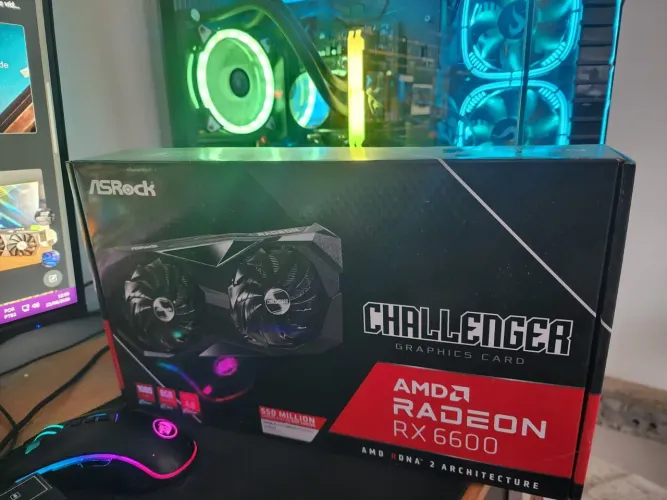 Placa de video rx 6600<br><br>Descrição:<br>Placa de video em estado de nova.