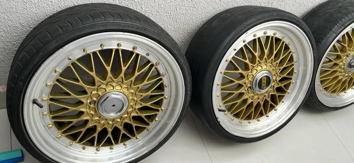 Rodas BBS aro 19 com pneus.