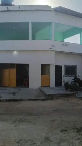 Vendo casa 2 pisos, 3 quartos, 2 banheiros, garagem, e toda murada