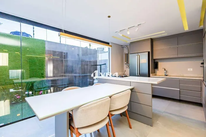 Sobrado com 3 dormitórios para alugar, 180 m² por R$ 6.900/mês - Pinheirinho - Curitiba/PR