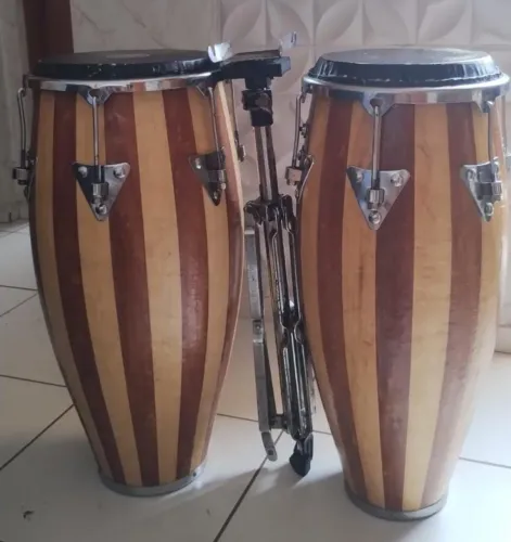 Congas gope no ponto de tocar