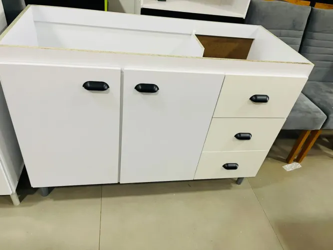 Balcão de pia 1.20 mt branco com 3 gavetas novo montado e entregue em Cascavel?.