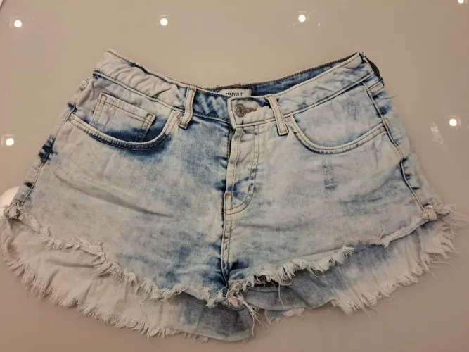 Short jeans Forever 21 desfiado 36