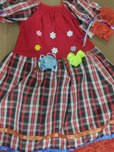 Vestidos de São João e quadrilha infantil