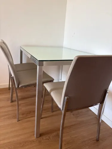Mesa de Jantar 120x80 com Tampo de Vidro + 4 Cadeiras - Excelente Estado