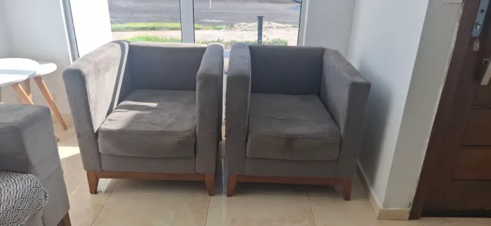 2 Poltronas Madeira Maciça
