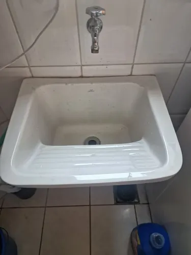 Tanqye de louça 56 litros com coluna