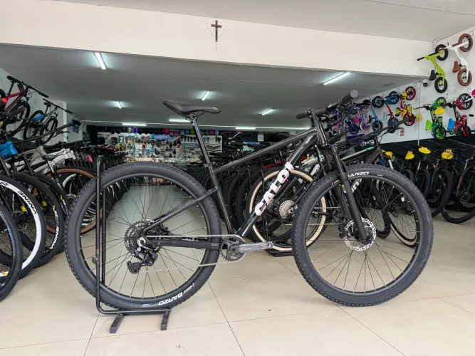 BICICLETA ARO 29 CALOI EXPLORER SPORT 9v SHIMANO CUES C/ 3 MESES DE GARANTIA E NF