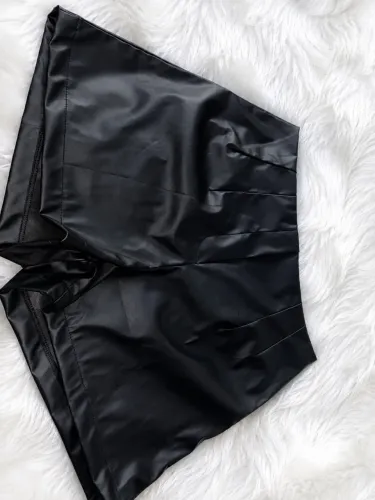 short de couro