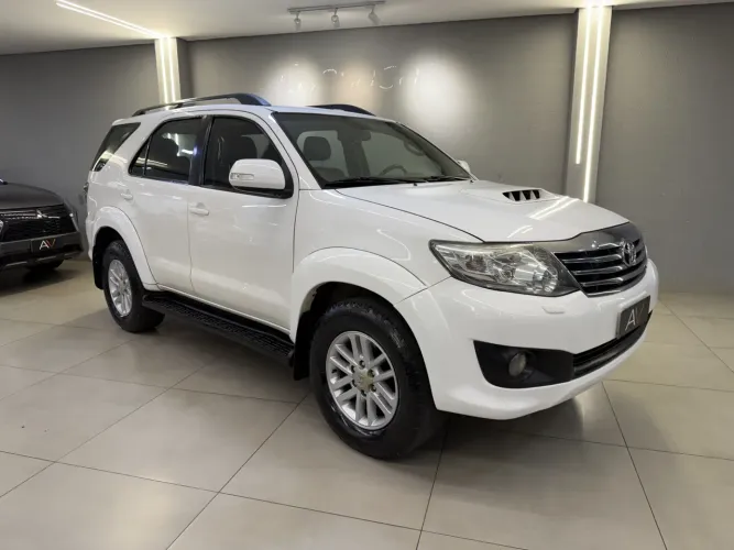 Toyota Hilux SW4 SRV D4-d 4X4 3.0 TDI Dies. AUT 2012