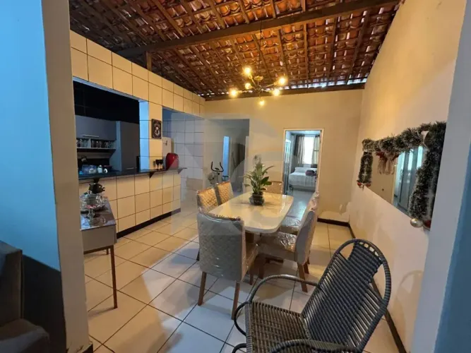 Casa com 3 Quartos, 2 Salas e Quintal à Venda na Palestina