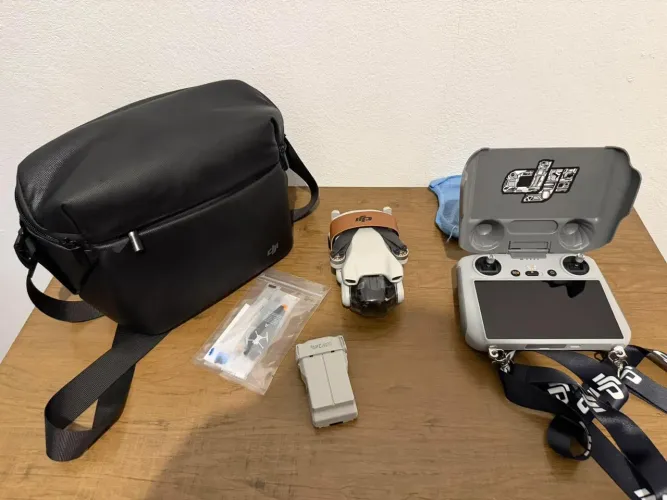 Drone DJI Mini 3 c/ Controle RC (tela) + bateria adicional + Bag + cartão SD128