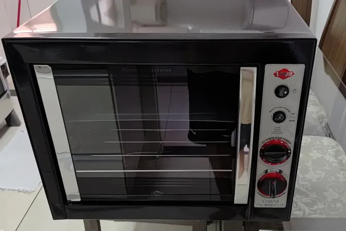 Forno Elétrico Layr 46L 127V usado 3 vezes.