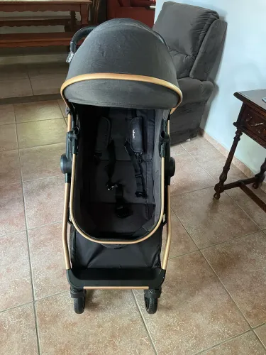 VENDE-SE CARRINHO DE BEBÊ SEMI NOVO!
