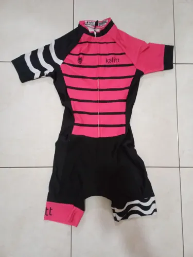 Roupa de ciclismo feminina