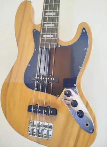 Baixo Jazz Bass