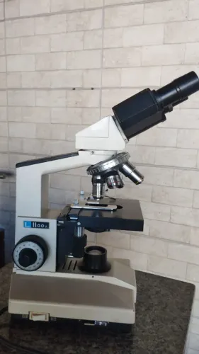 MICROSCÓPIO BINOCULAR MODELO L1100A