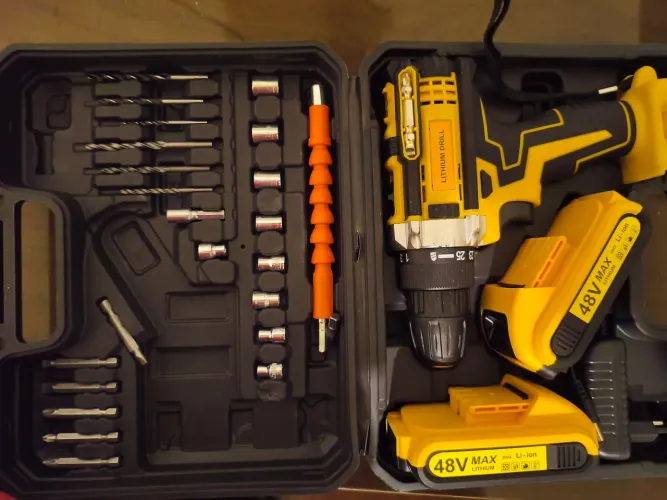 Kit parafusadeira/furadeira sem fio 48v com 2 baterias, maleta, brocas e acessórios