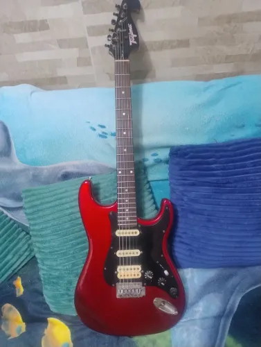 Guitarra Tagima estrato super conservada