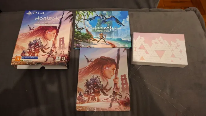 Horizon Forbidden West - Edição Especial PS4 (Completo com Steelbook)