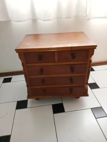 Mesa cabeceira 5 gavetas