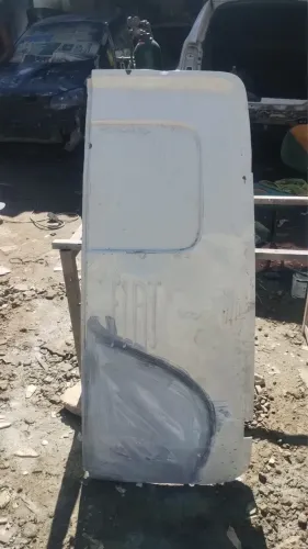 Vende-se porta traseira da fiorino 2016/2020