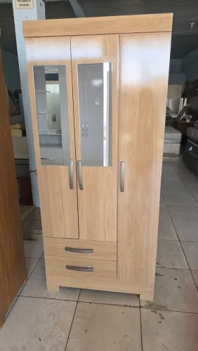 Guarda roupa de solteiro nova 