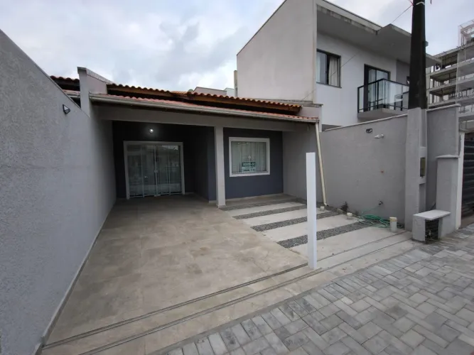 Casa com 3 quartos apenas 200 metros da praia