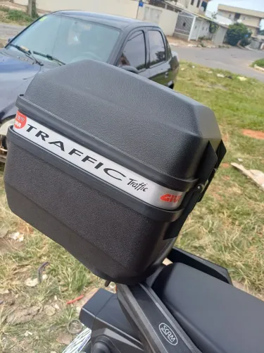 Vendo bagageiro GIVE com suporte 5 dias de uso.
