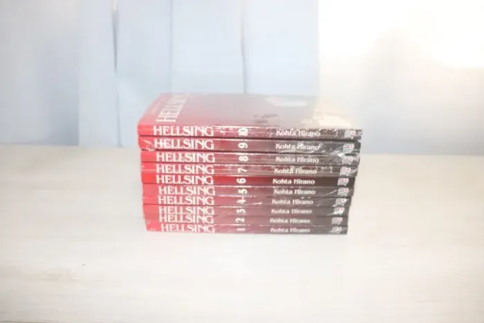 Mangá Hellsing - Coleção Completa (10 volumes) | JBC