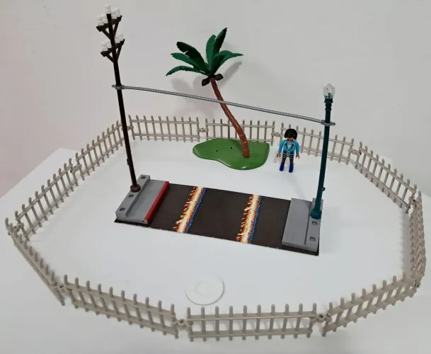 Playmobil Figura Grades Coqueiro e Postes