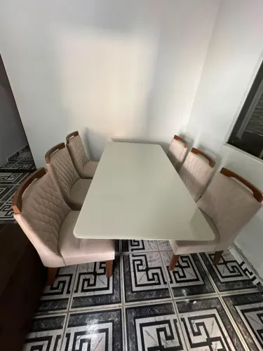Mesa de vidro com 6 cadeiras