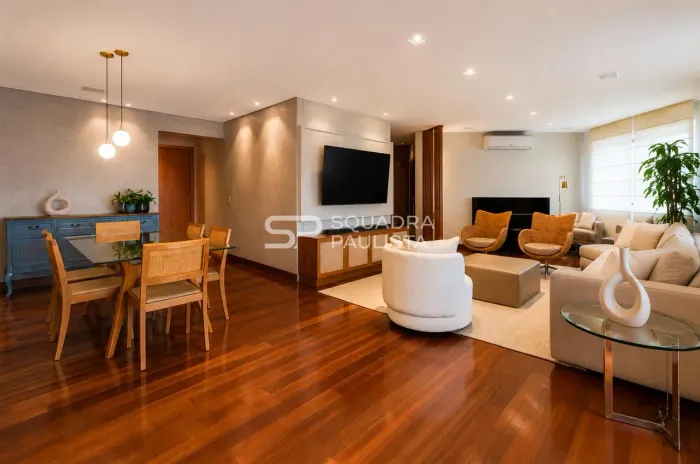Apartamento com 220m2 com vista livre e quadra de tênis no Sumaré.