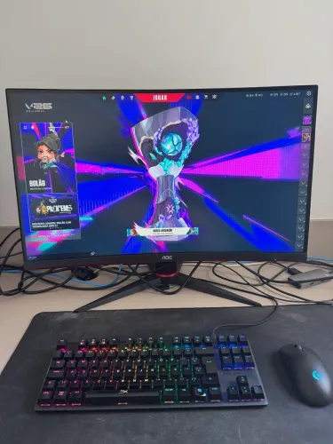 Monitor Gamer Curvo AOC 27 240Hz FHD