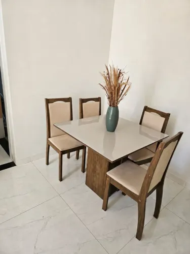 Mesa + 4 cadeiras