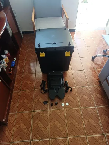 Baú para Moto ICBras 110 Litros com Suporte Universal