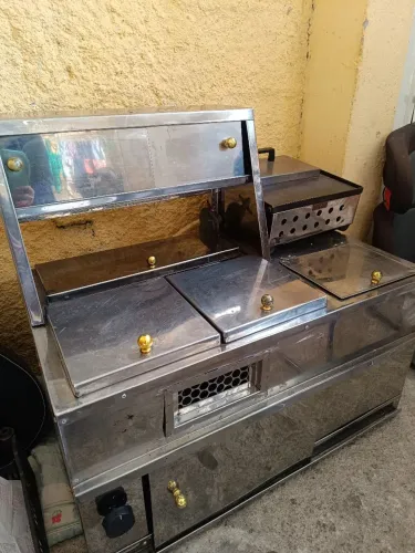 Kit hot dog com chapa para prensar.