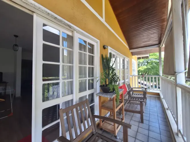 Cobertura em Condomínio em Itaipava - Petrópolis - RJ para venda.