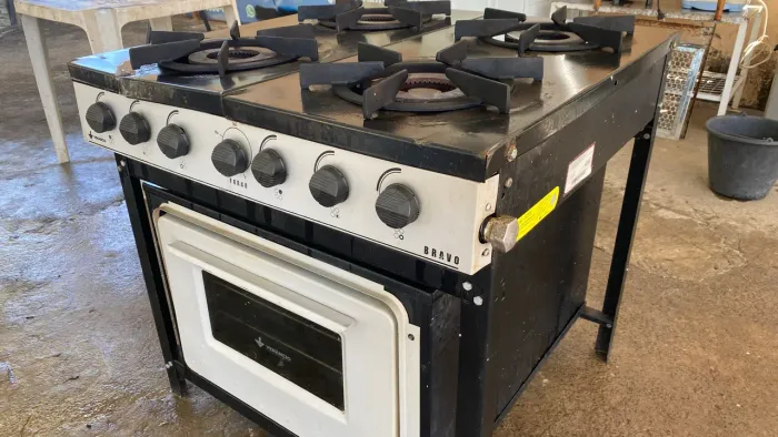 FOGÃO E FORNO INDUSTRIAL VENÂNCIO 4 BOCAS