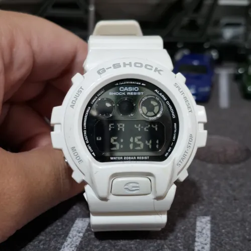 Relógio Casio G-Shock DW-6900 Branco Usado