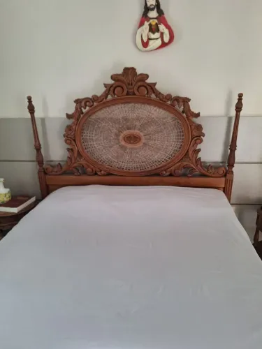 Vendo cama casal e dois criados mudos 