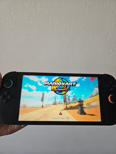 Nintendo Switch 2 com vários jogos digitais