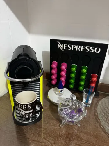 Cafeteira Nespresso Pixie - cápsulas
